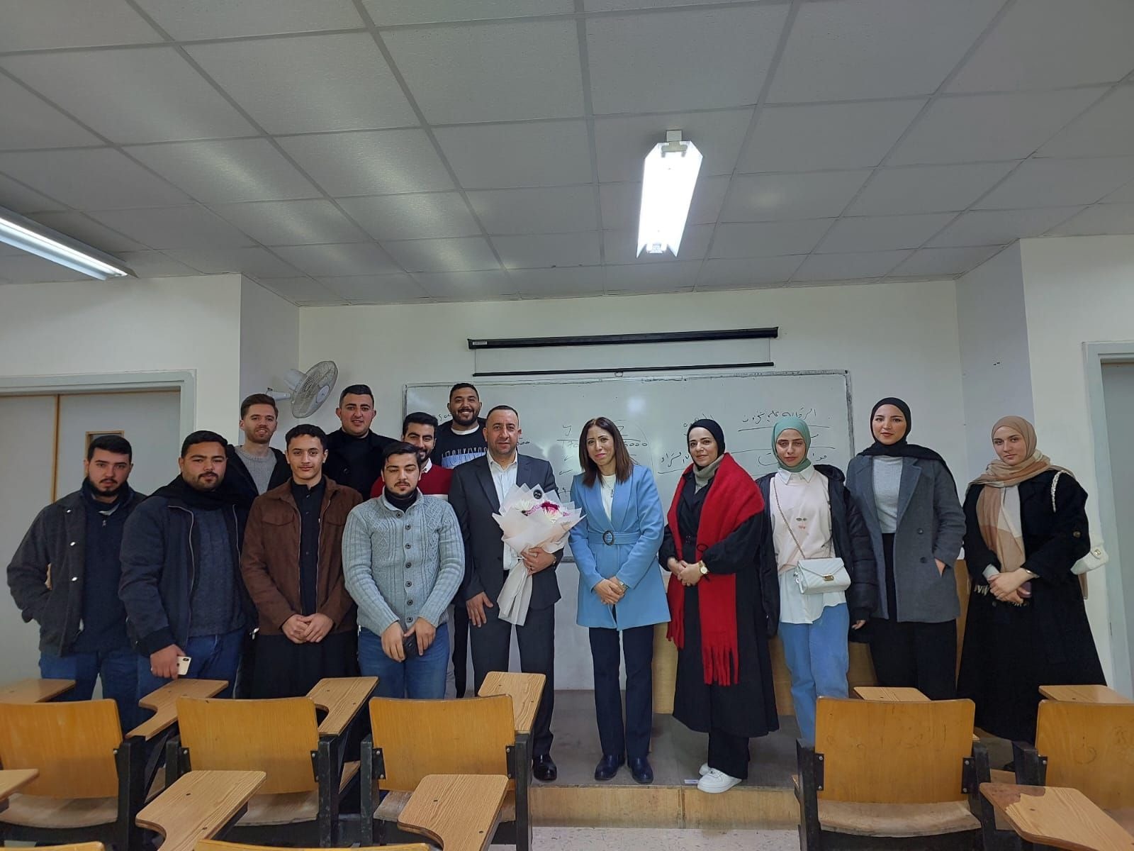 محاضرة متخصصة لطلبة مساق المشتريات وإدارة سلسلة التوريد في قسم ادارة الاعمال